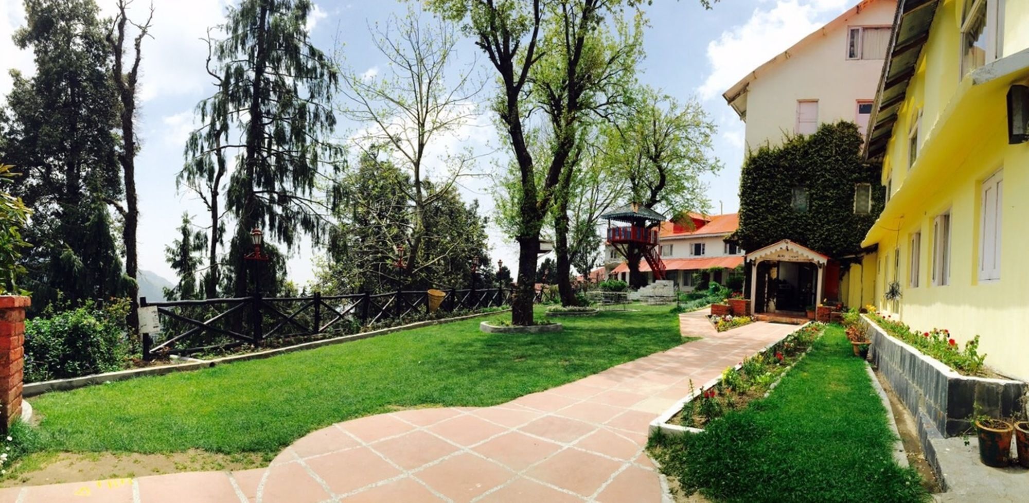 Alps Resort Dalhousie Exterior photo